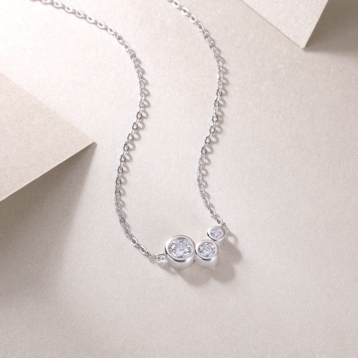 White Dew - A Fashionable And Luxurious Diamond Jewelry Pendant Set With Moissanite S925 Sterling Silver