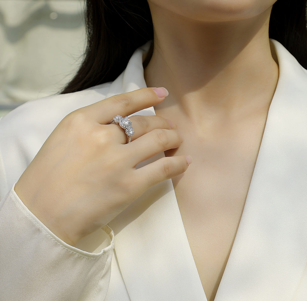 Human Warmth - A Fashionable And Luxurious Jewelry Piece Set With 1-carat Moissan Diamond S925 Sterling Silver And Platinum-plated Diamond