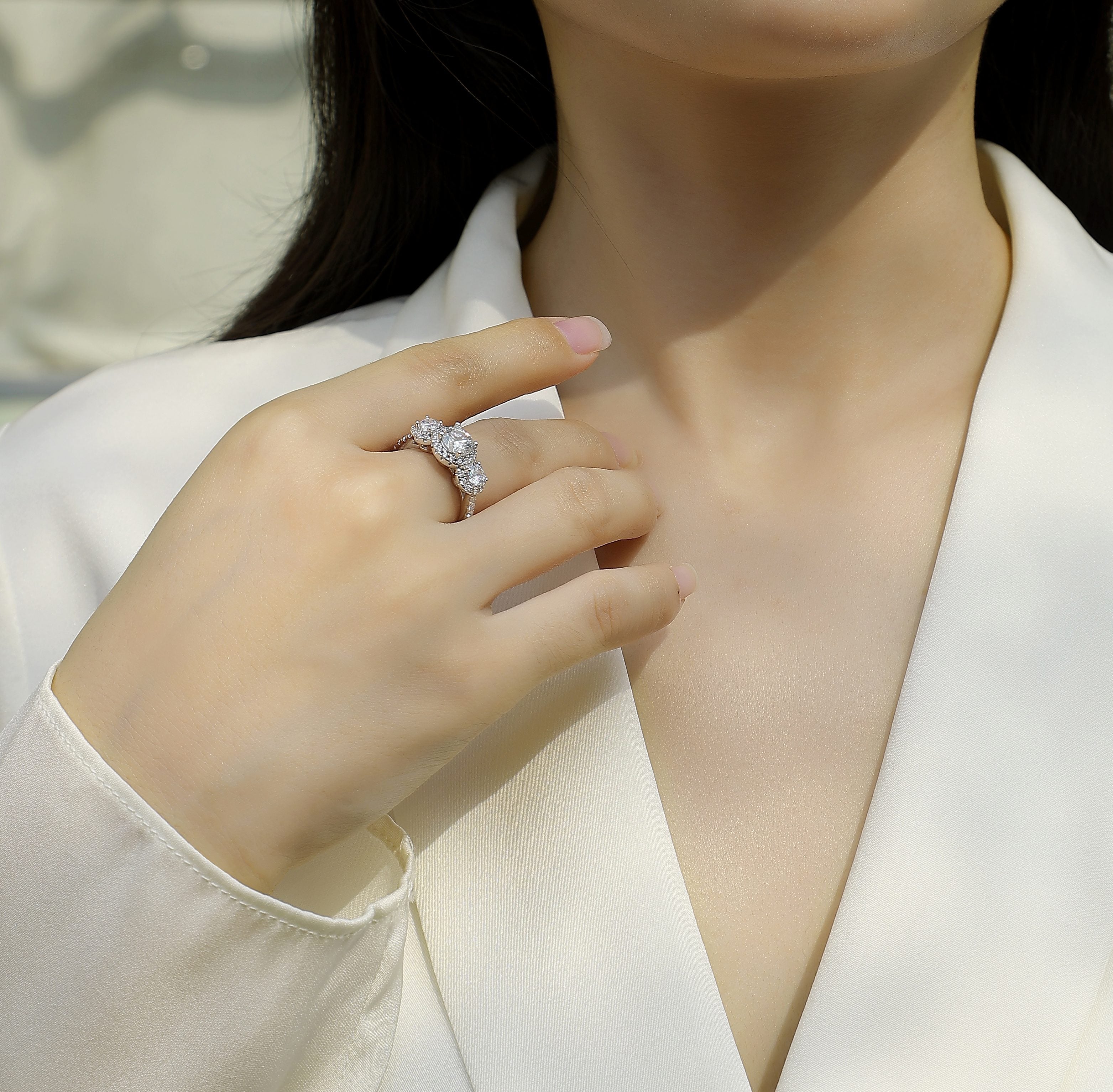 Human Warmth - A Fashionable And Luxurious Jewelry Piece Set With 1-carat Moissan Diamond S925 Sterling Silver And Platinum-plated Diamond