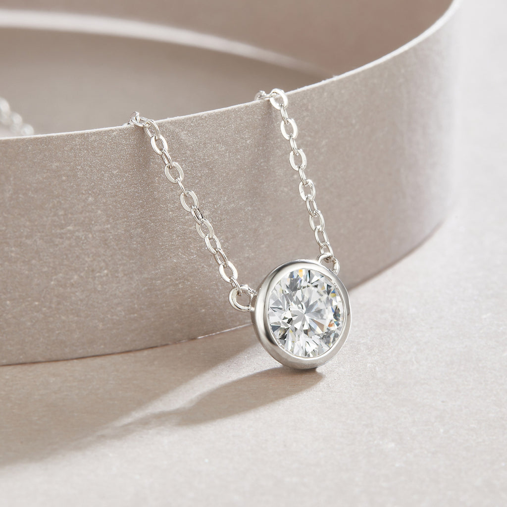 Natural Reverie - A Fashionable And Luxurious Diamond Jewelry Pendant Set With 1-carat Moissan Diamond S925 Sterling Silver And Platinum Plating