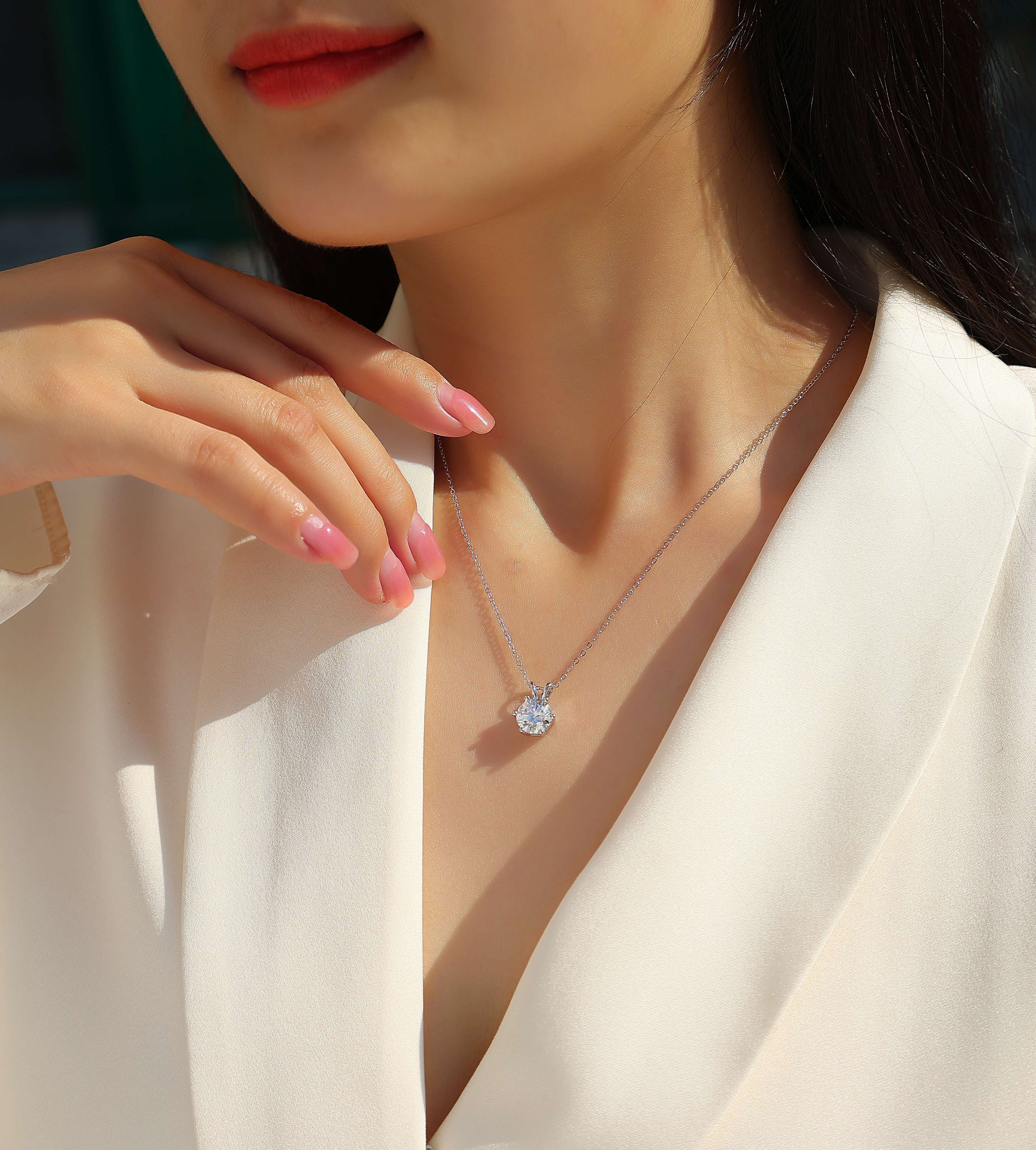 Romantic Mark - A Fashionable And Luxurious Diamond Jewelry Pendant Set With 2-carat Moissanite S925 Sterling Silver