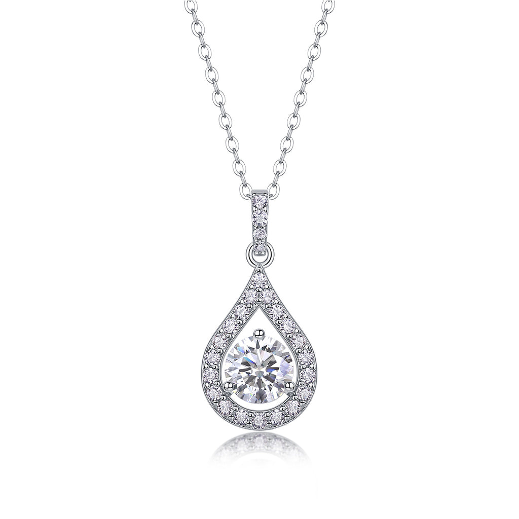 Heart Charm - A Fashionable And Luxurious Diamond Jewelry Piece Set With 1-carat Moissan Diamond S925 Sterling Silver And Platinum-plated Pendant