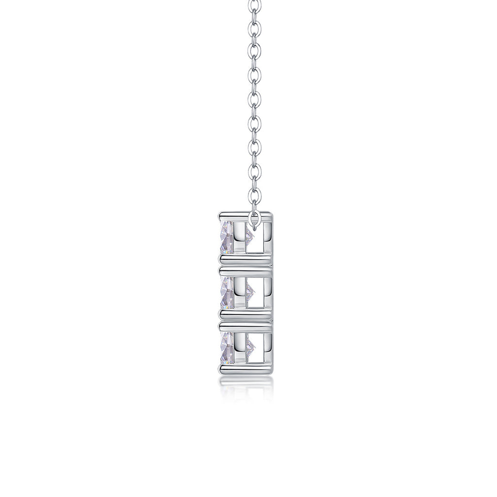 Grand Round - A Fashionable And Luxurious Diamond Jewelry Piece Set With 0.5-carat And 0.3-carat Moissan Diamonds, S925 Sterling Silver And Platinum-plated Pendant