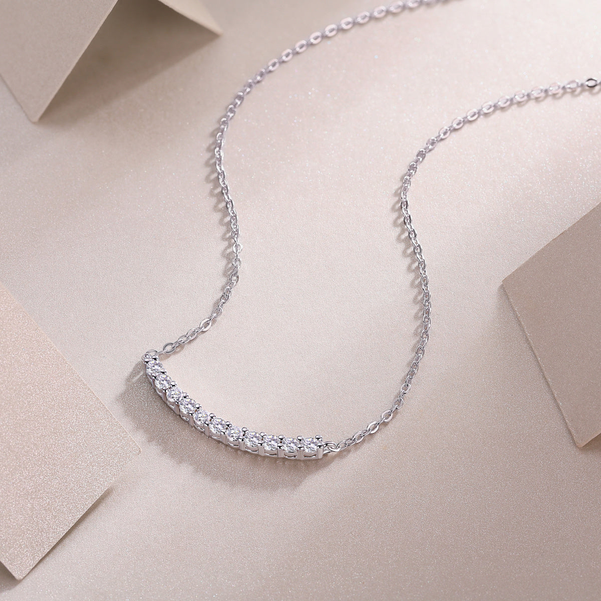 Relaxed Feel - A Fashionable And Luxurious Diamond Jewelry Pendant Set With Moissanite S925 Sterling Silver
