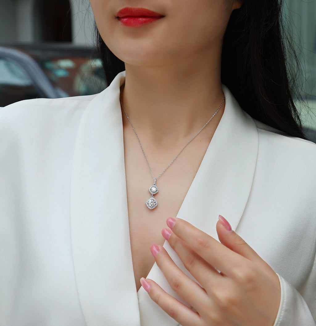 Snowy Wonderland - A Fashionable And Luxurious Diamond Jewelry Pendant Set With 1-carat Moissanite S925 Sterling Silver And Platinum Plating