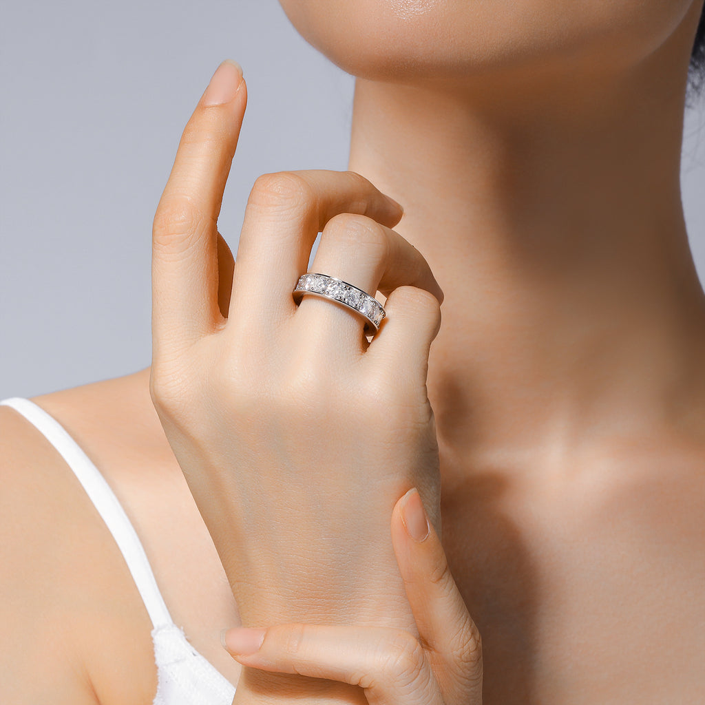 Flowing Clouds Convey Emotions - A Fashionable And Luxurious Jewelry Piece Set With One-third Carat Moissanite S925 Sterling Silver And Platinum-plated Diamond