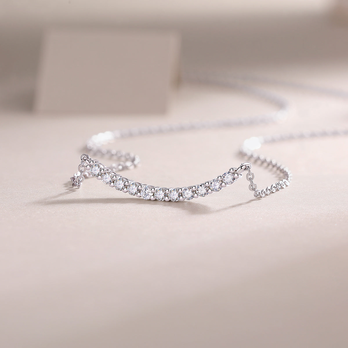 Relaxed Feel - A Fashionable And Luxurious Diamond Jewelry Pendant Set With Moissanite S925 Sterling Silver