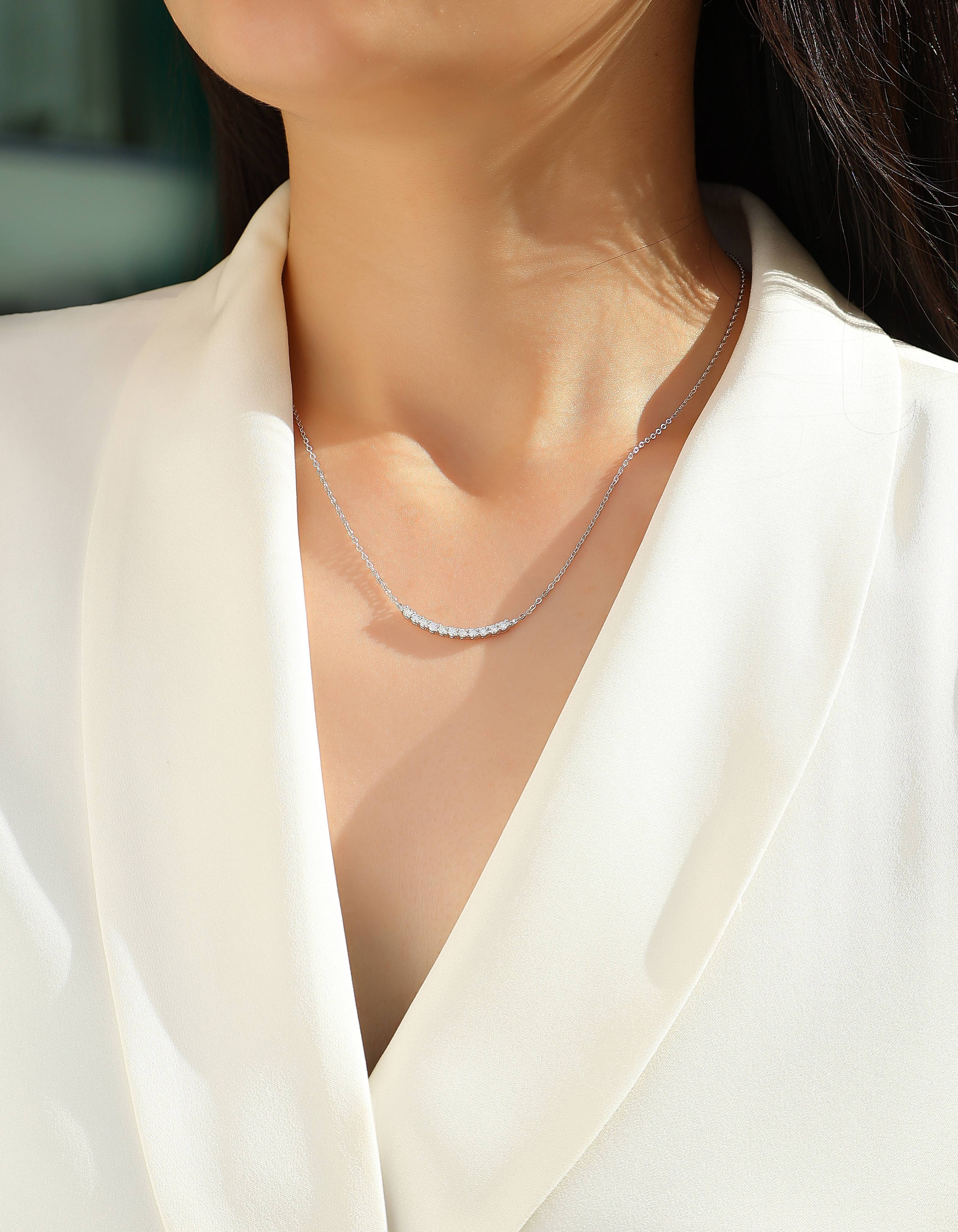 Relaxed Feel - A Fashionable And Luxurious Diamond Jewelry Pendant Set With Moissanite S925 Sterling Silver