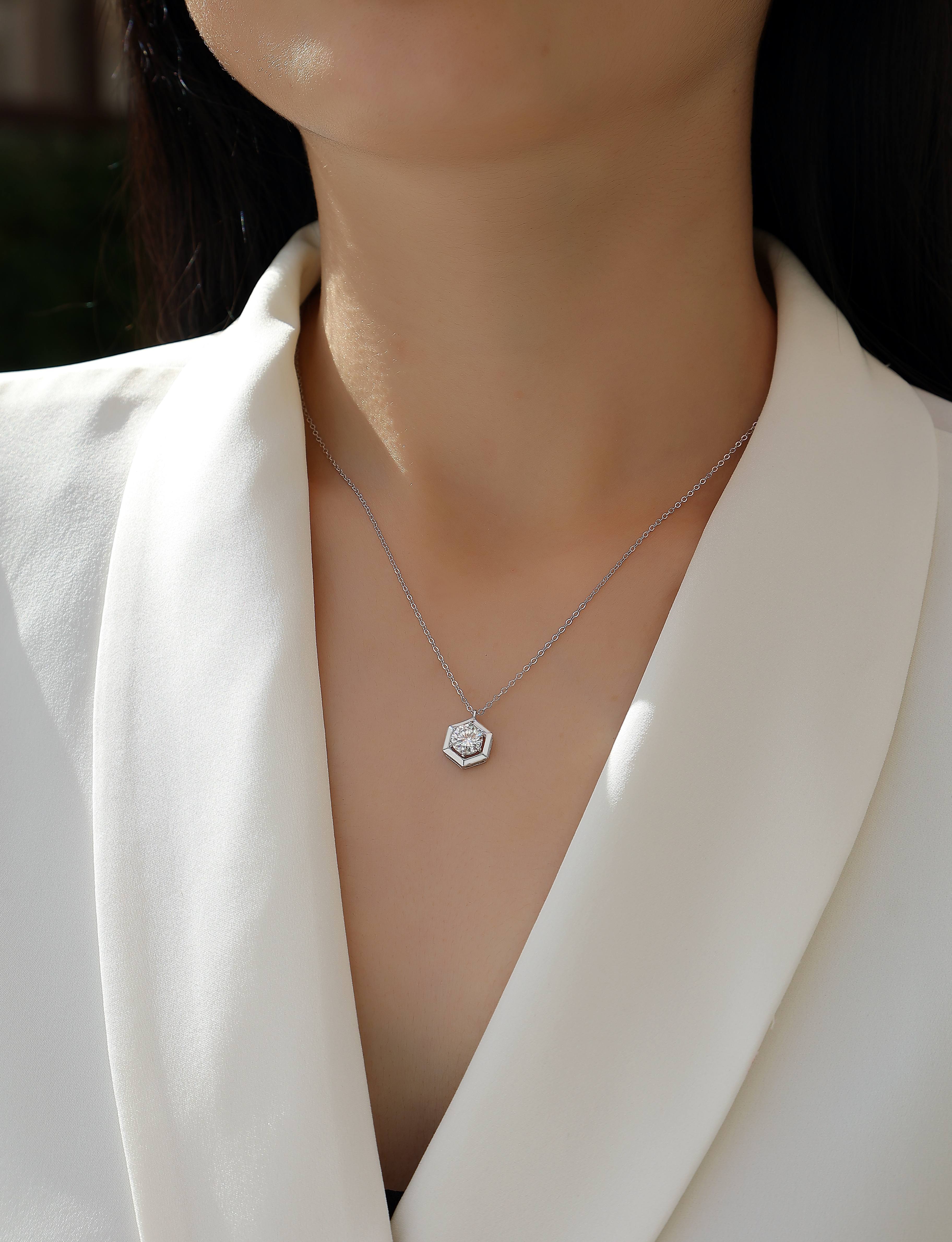 Geometric - A Fashionable And Luxurious Diamond Jewelry Pendant Set With 1-carat Moissanite S925 Sterling Silver
