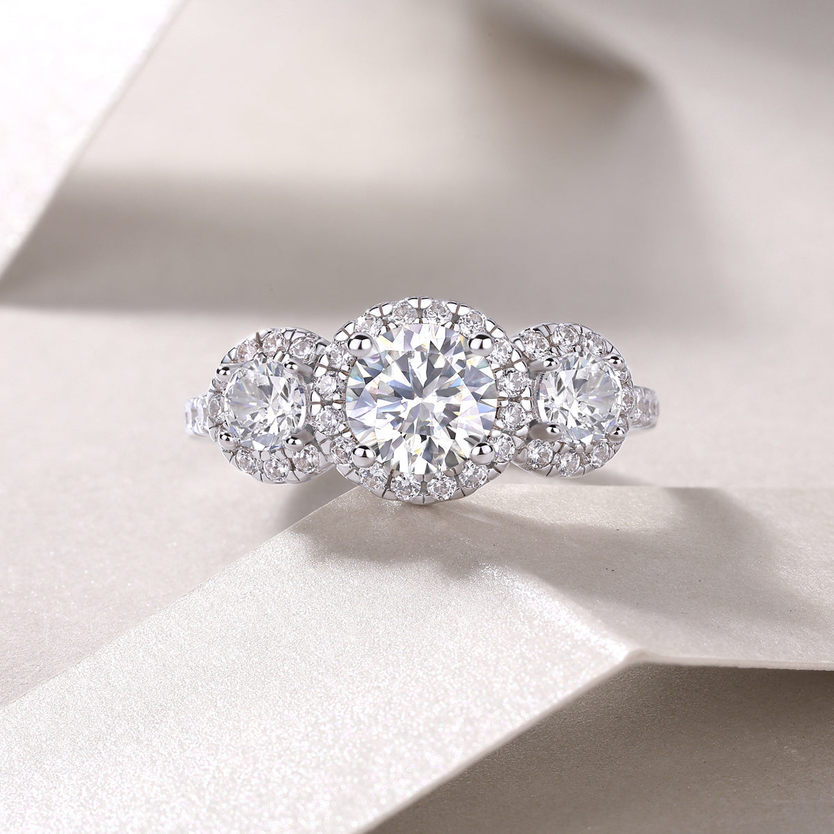 Human Warmth - A Fashionable And Luxurious Jewelry Piece Set With 1-carat Moissan Diamond S925 Sterling Silver And Platinum-plated Diamond