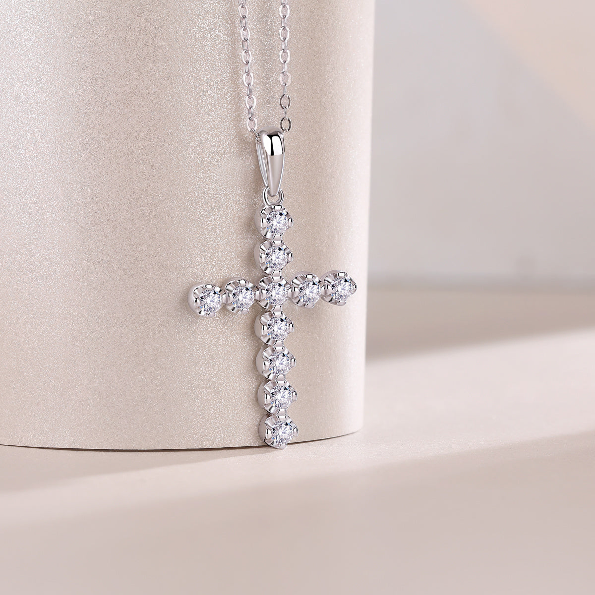 Entrusted - A Fashionable And Luxurious Diamond Jewelry Pendant Set With Moissanite S925 Sterling Silver