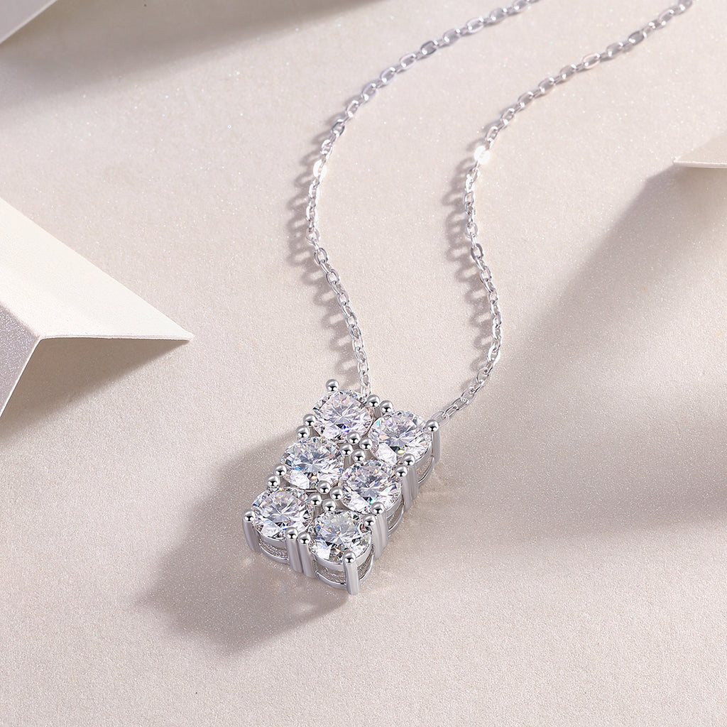 Grand Round - A Fashionable And Luxurious Diamond Jewelry Piece Set With 0.5-carat And 0.3-carat Moissan Diamonds, S925 Sterling Silver And Platinum-plated Pendant