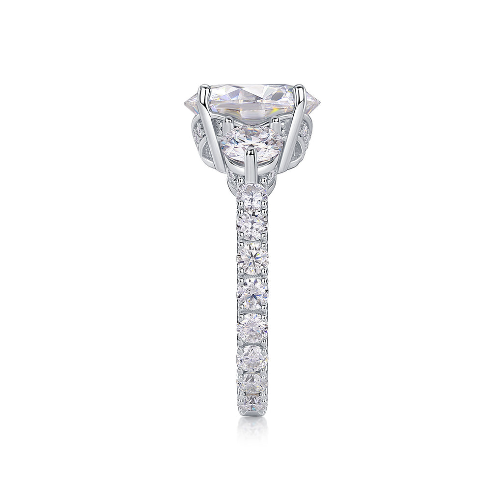 Three-diamond Brilliance - A Fashionable And Luxurious Jewelry Piece Set With 5-carat Moissanite S925 Sterling Silver And Platinum-plated Diamond