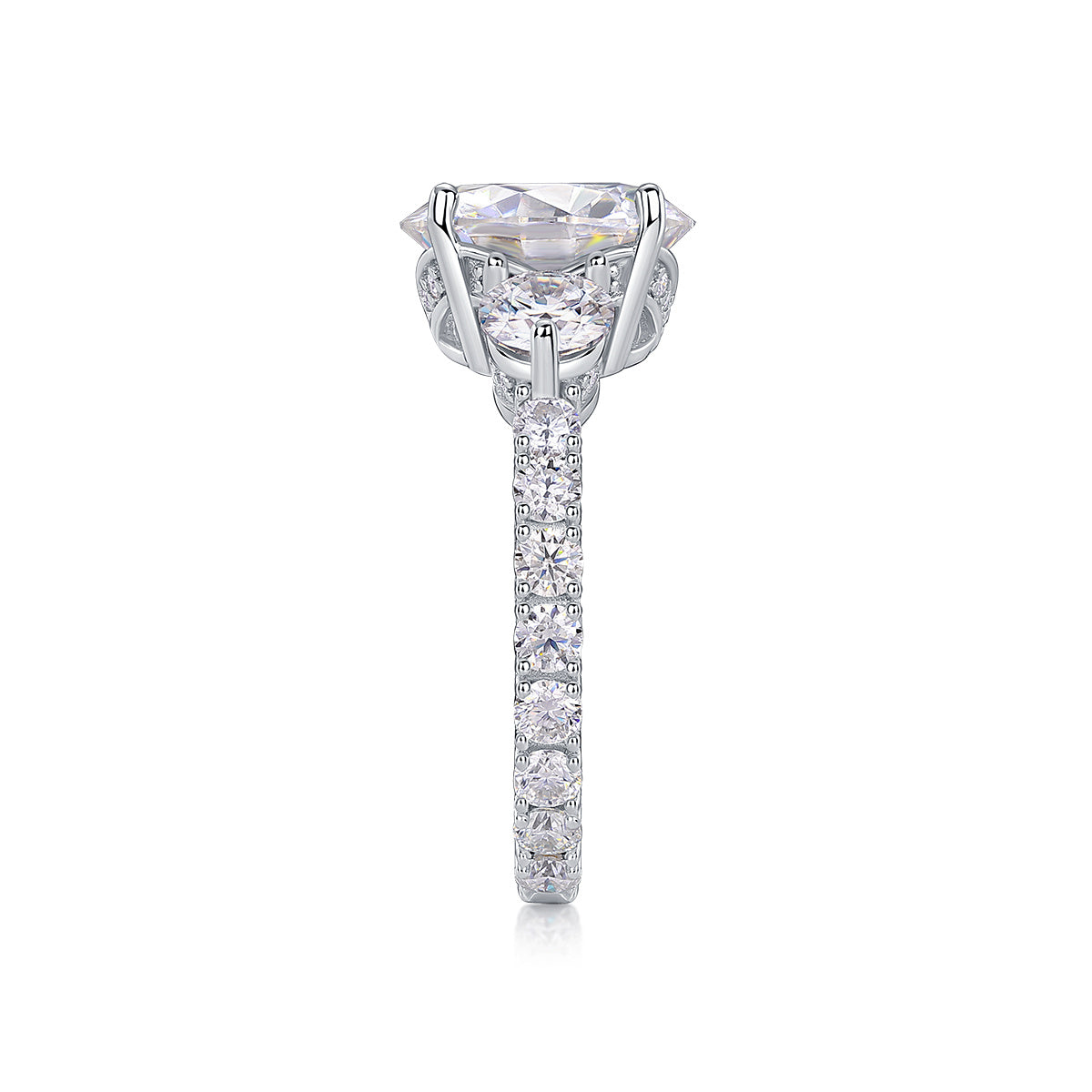 Three-diamond Brilliance - A Fashionable And Luxurious Jewelry Piece Set With 5-carat Moissanite S925 Sterling Silver And Platinum-plated Diamond
