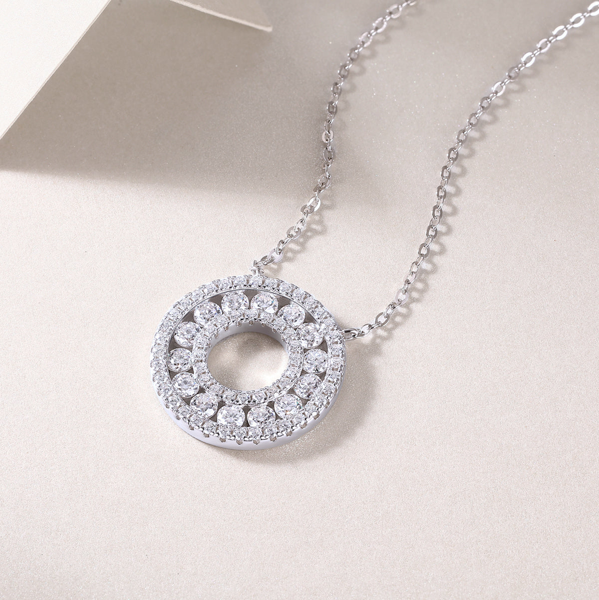 Reciprocating - A Fashionable And Luxurious Diamond Jewelry Pendant Set With Moissanite S925 Sterling Silver