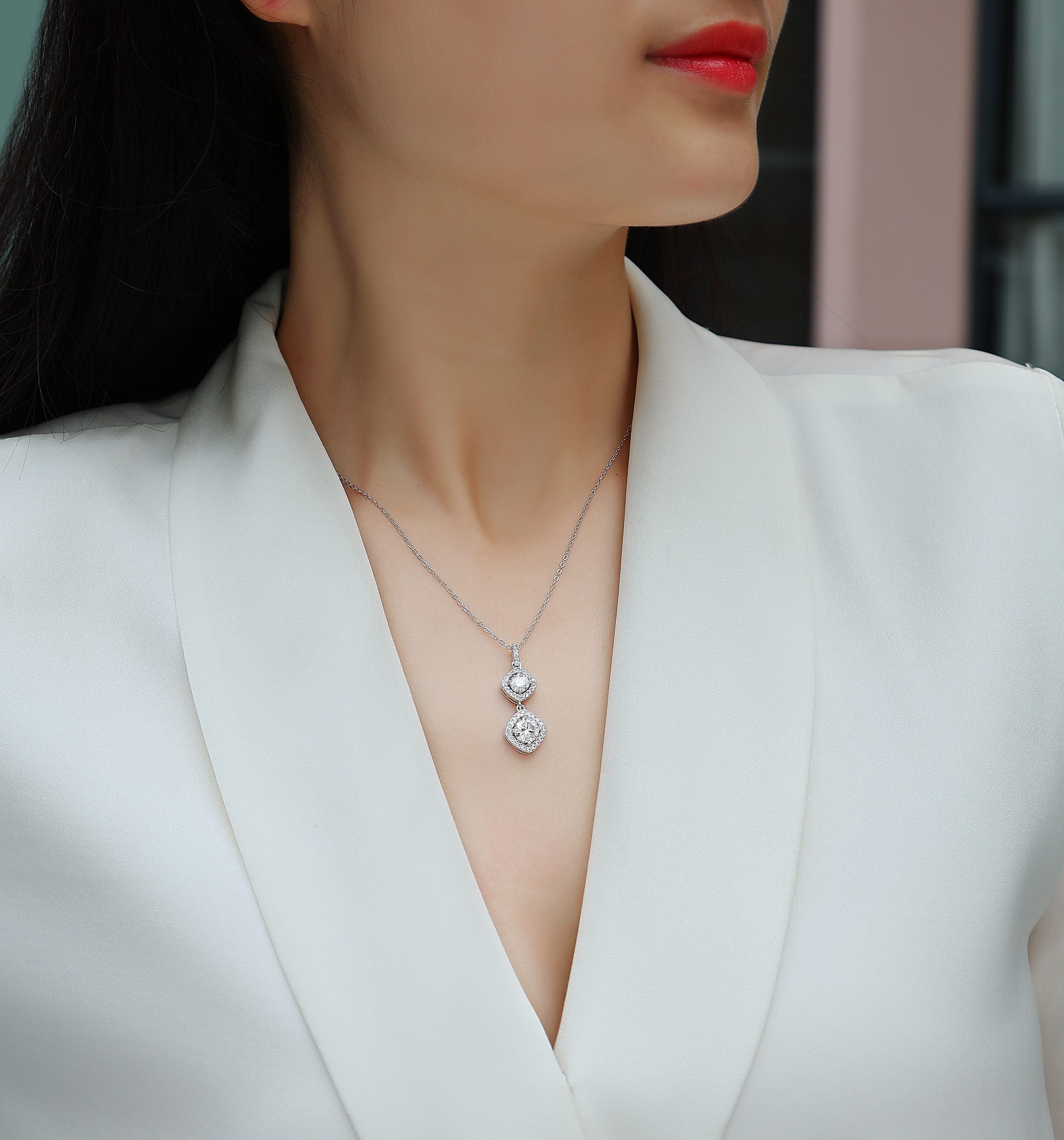 Snowy Wonderland - A Fashionable And Luxurious Diamond Jewelry Pendant Set With 1-carat Moissanite S925 Sterling Silver And Platinum Plating