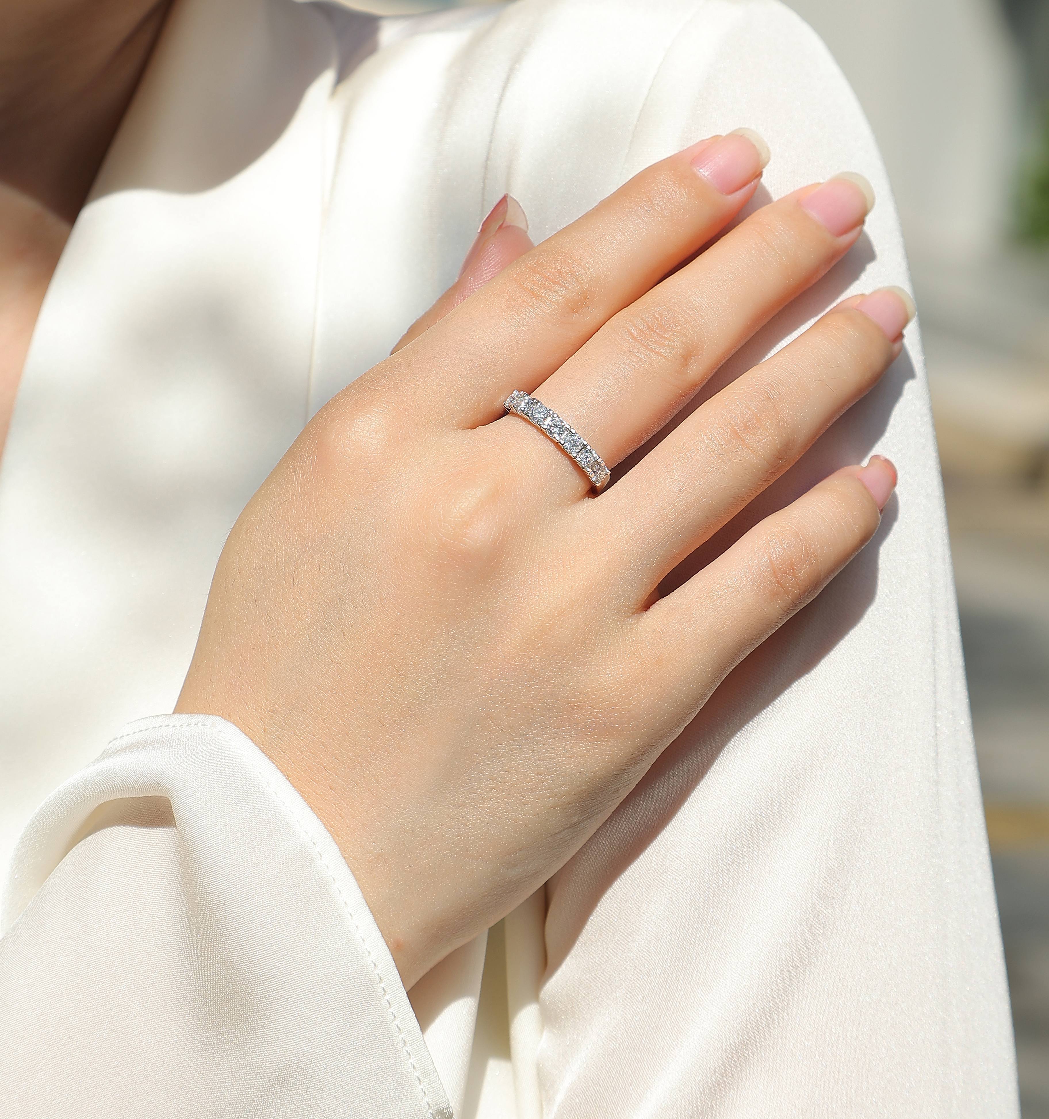 LUCKY 7- A Fashionable And Luxurious Jewelry Piece Set With One-tenth Moissan Diamond, S925 Sterling Silver And Platinum-plated Diamond
