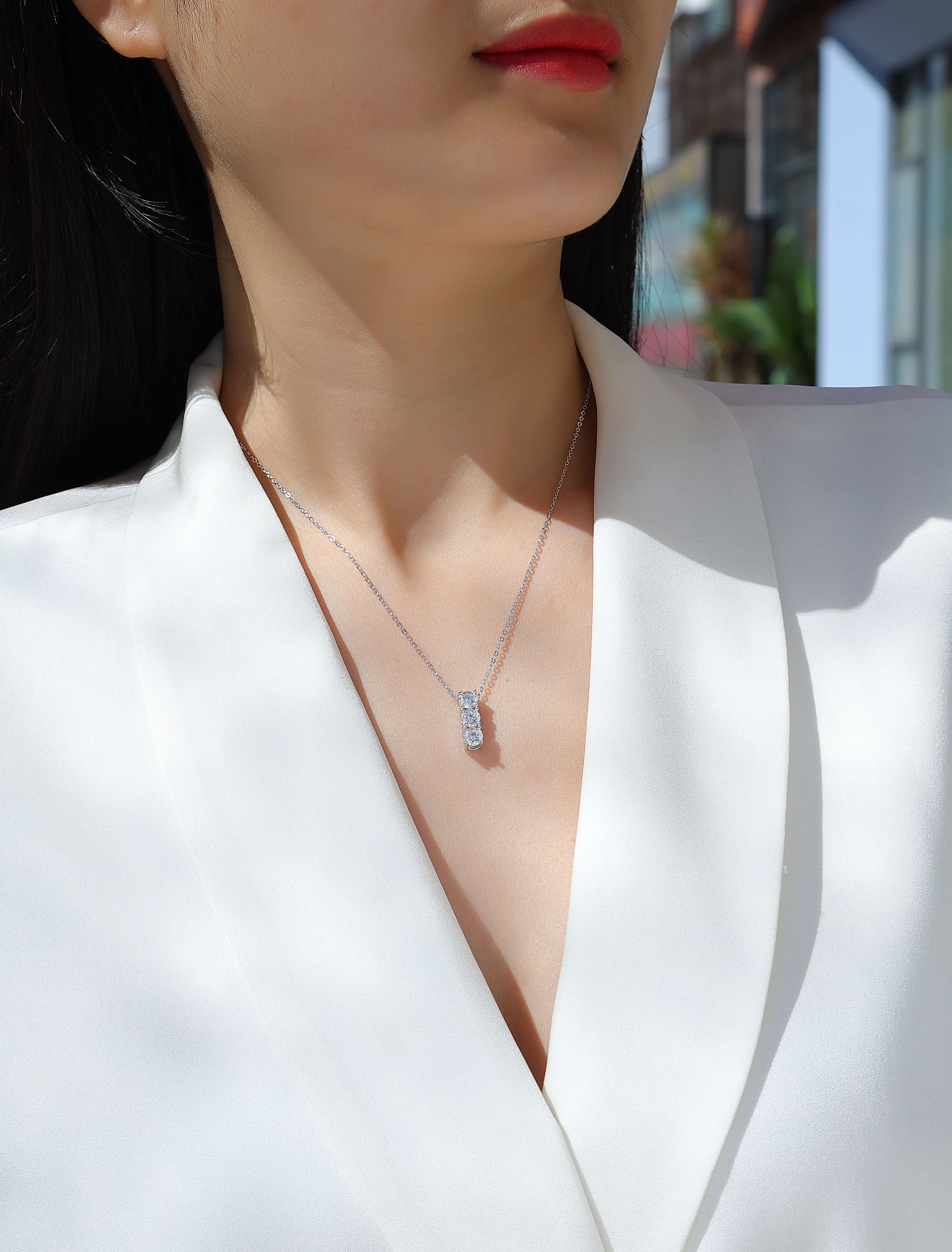 Round - A Fashionable And Luxurious Diamond Jewelry Pendant Set With 0.5-carat Moissan Diamonds, S925 Sterling Silver And Platinum Plating